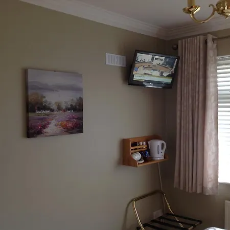 Chelmsford House Lakes Of 4*